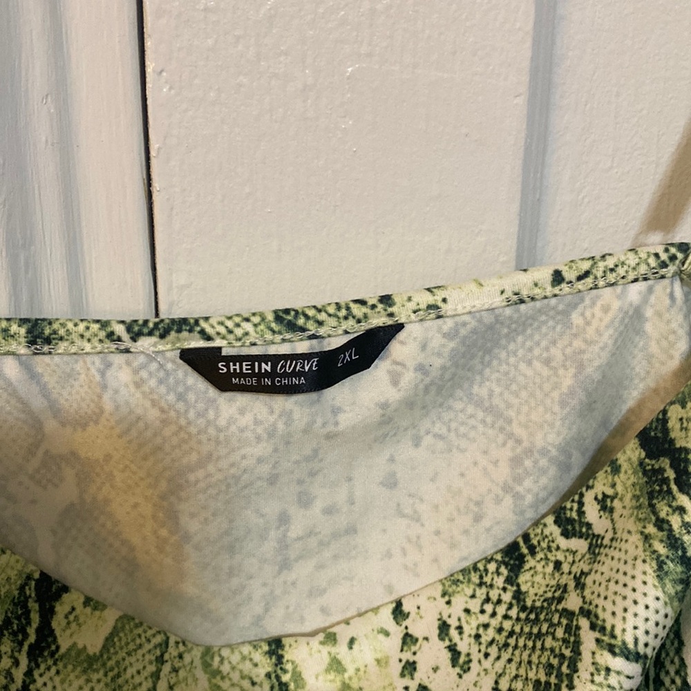 2 piece Green Snake skin set